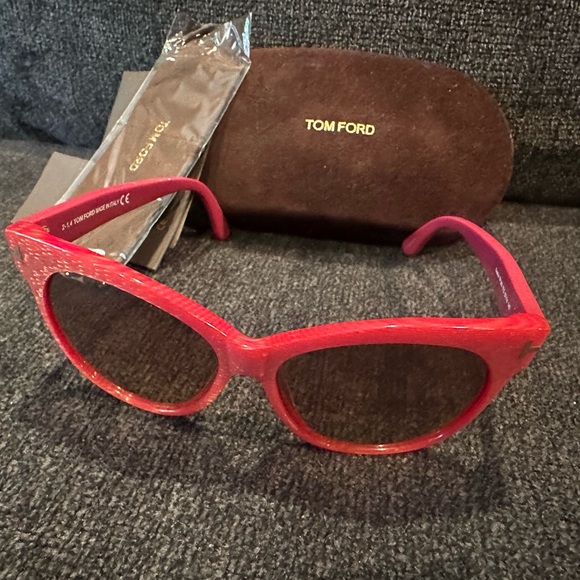 Tom ford pink sunglasses with case EUC - Picture 2 of 2